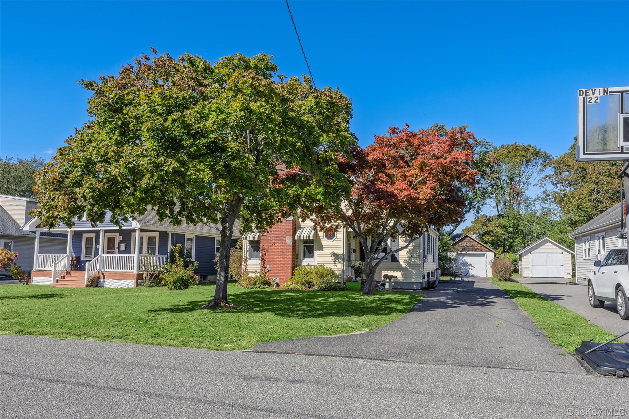 373 Oak Street – For Sale photo 2