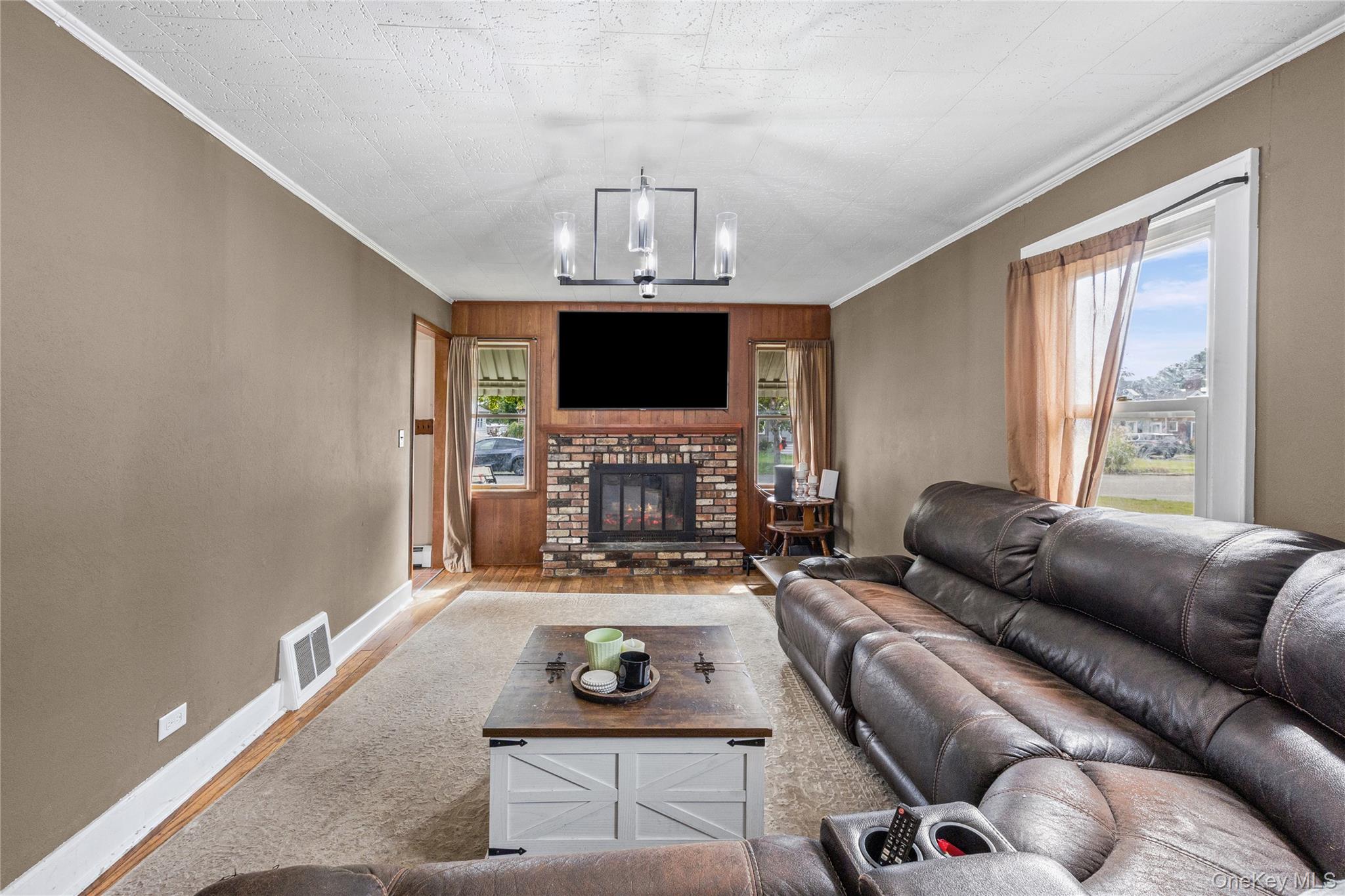 373 Oak Street – For Sale photo 10