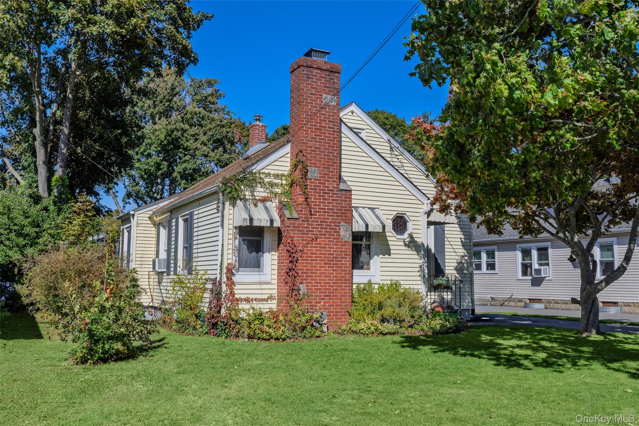 373 Oak Street – For Sale