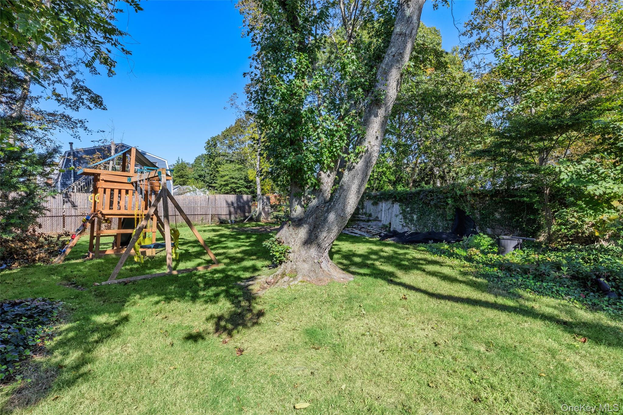 373 Oak Street – For Sale photo 32