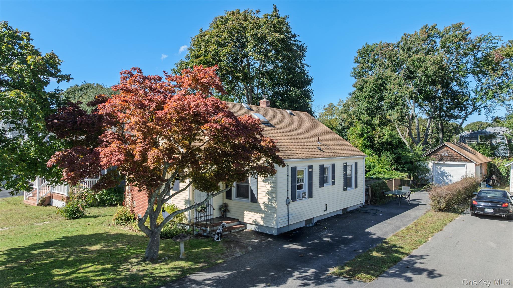 373 Oak Street – For Sale photo 3