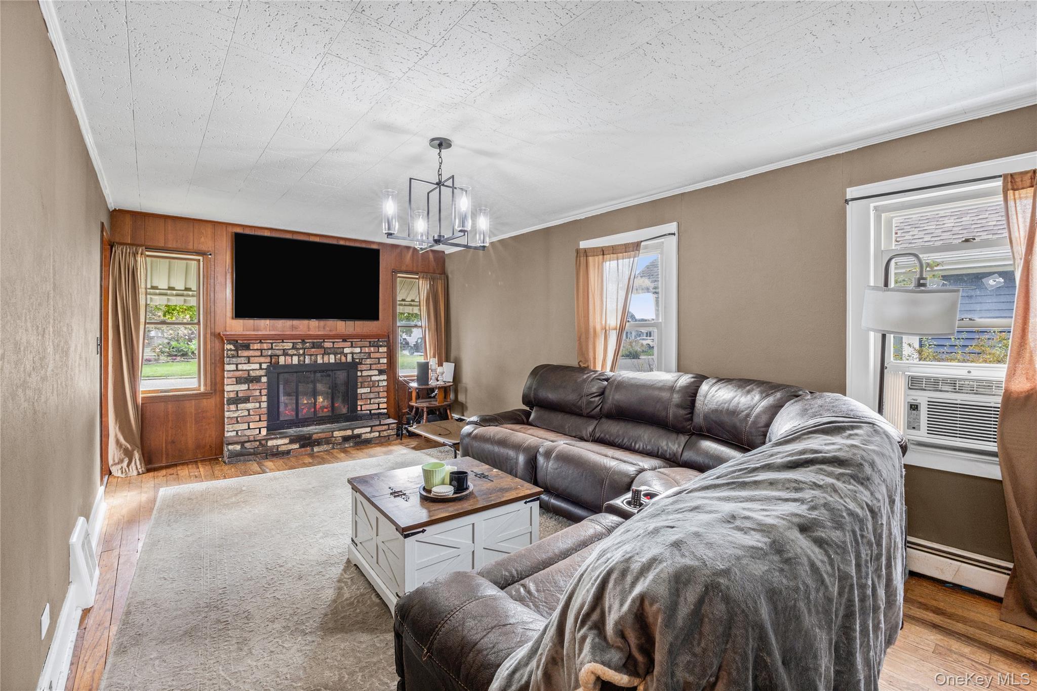 373 Oak Street – For Sale photo 9