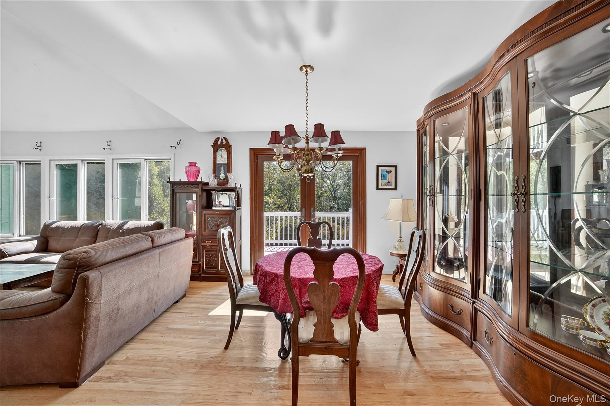 986 Cliff Avenue – For Sale photo 7