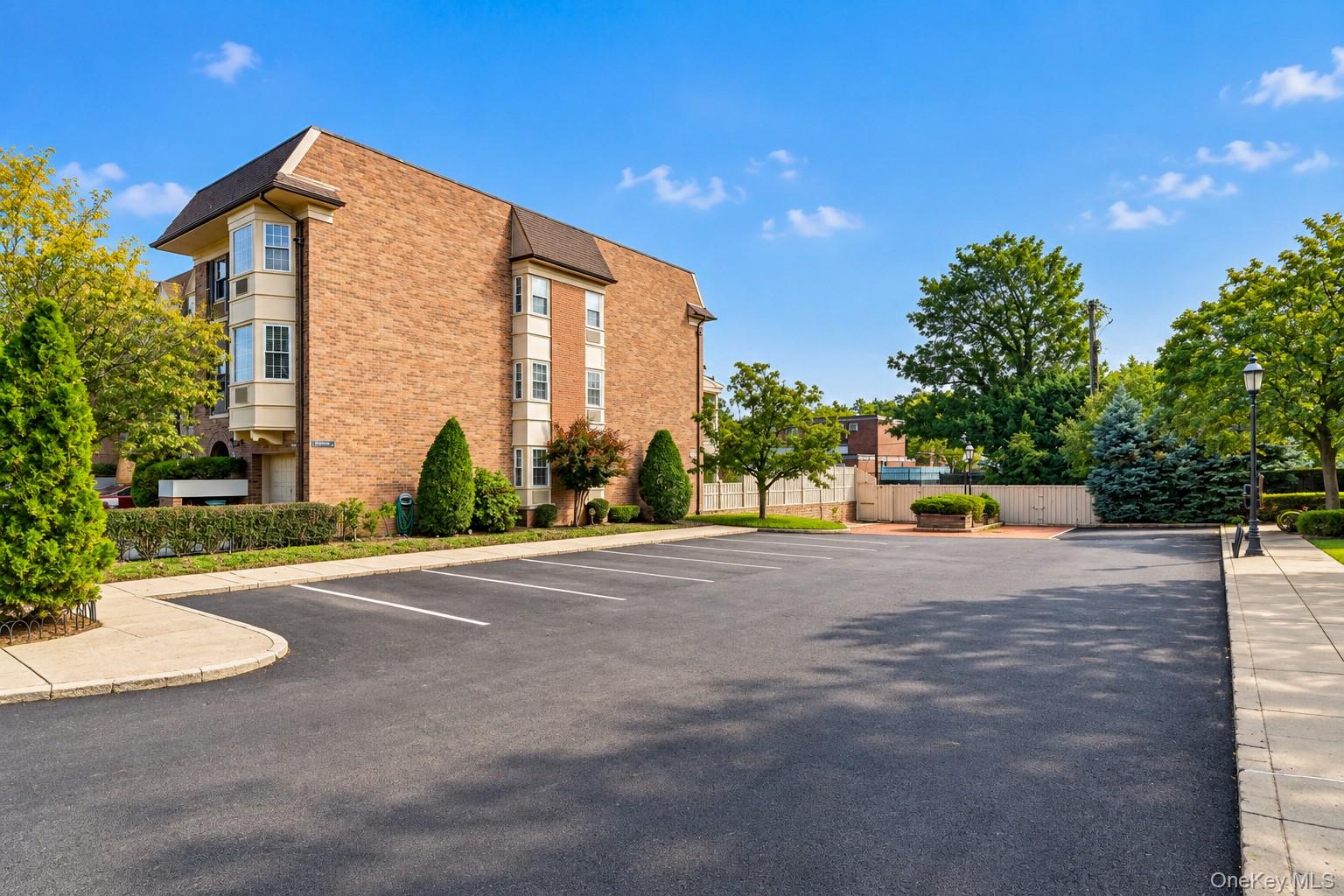 12-32 Diane Place, Unit 204L photo 12