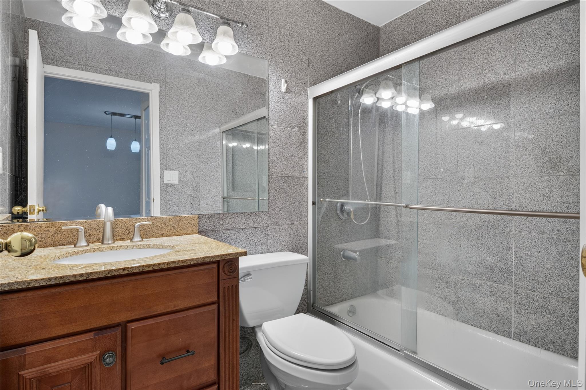 12-32 Diane Place, Unit 204L photo 11