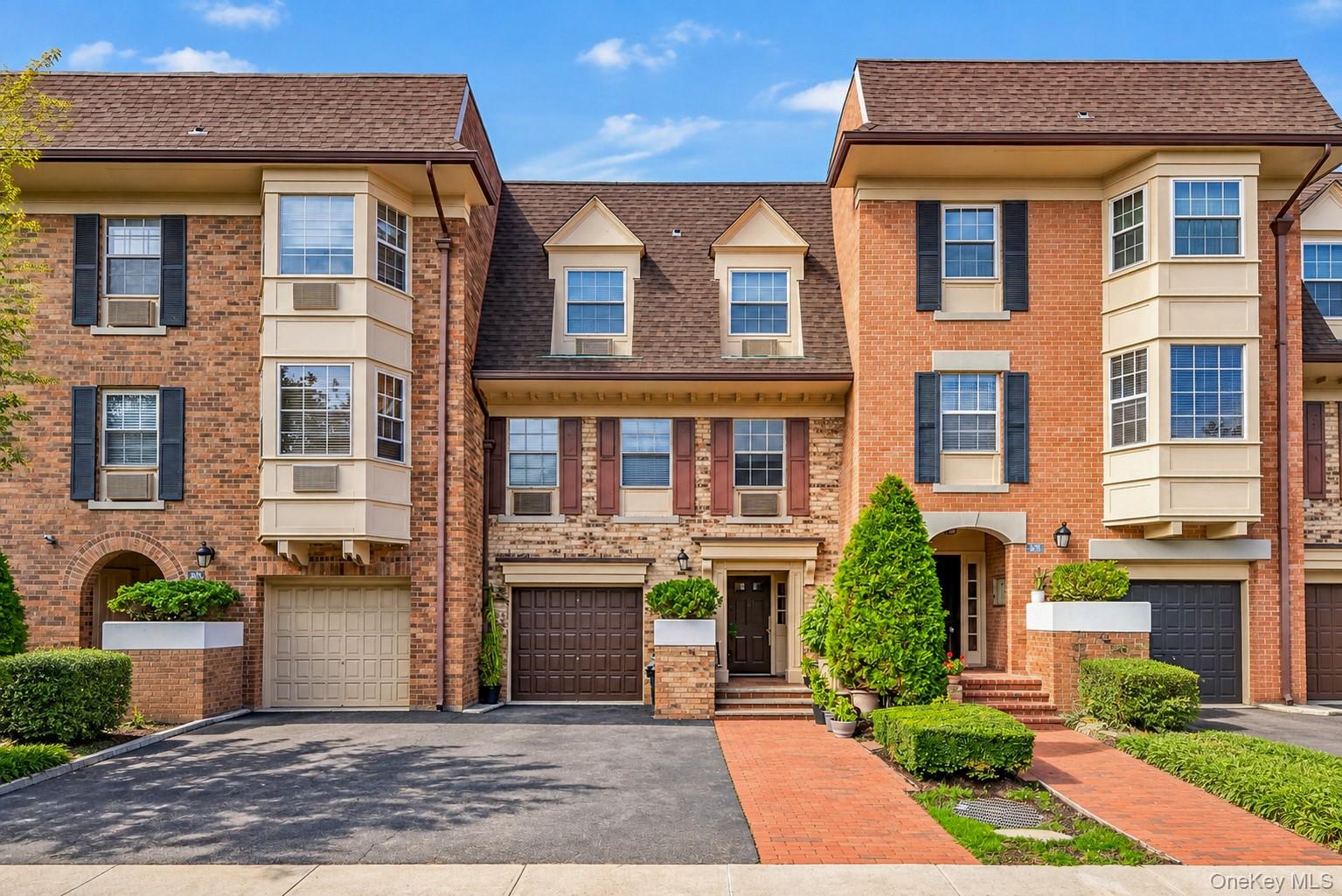 12-32 Diane Place, Unit 204L