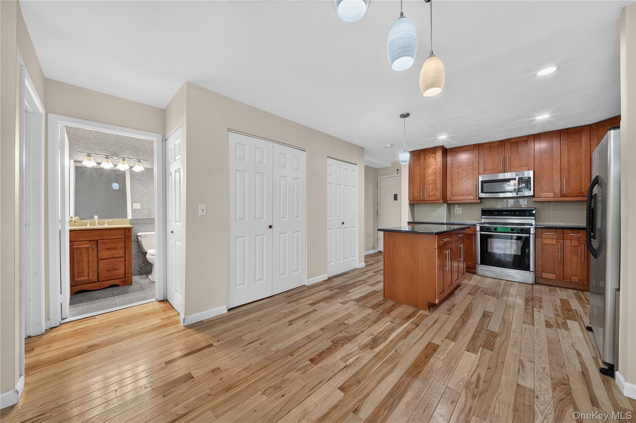 12-32 Diane Place, Unit 204L photo 7