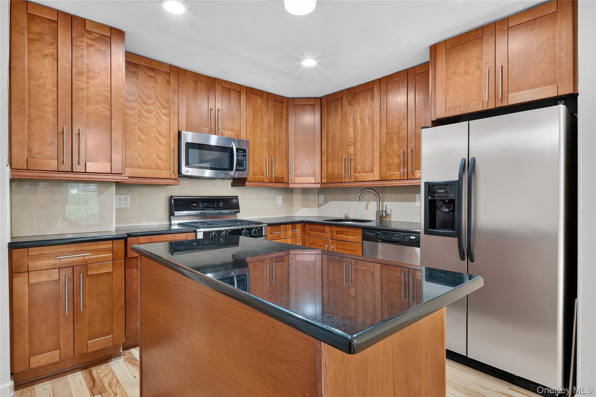 12-32 Diane Place, Unit 204L photo 9