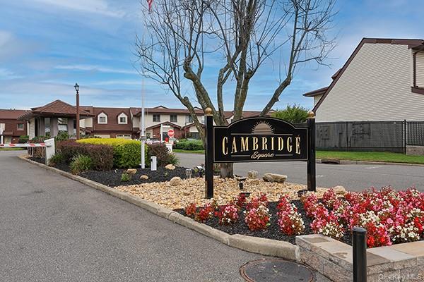 43 Cambridge Drive W – For Sale