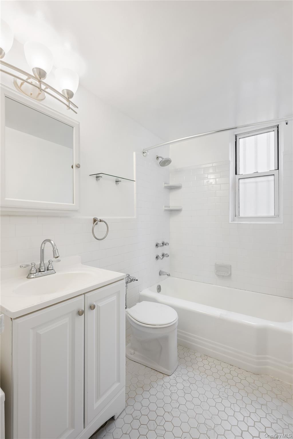 3725 Henry Hudson Parkway, Unit 2H photo 11