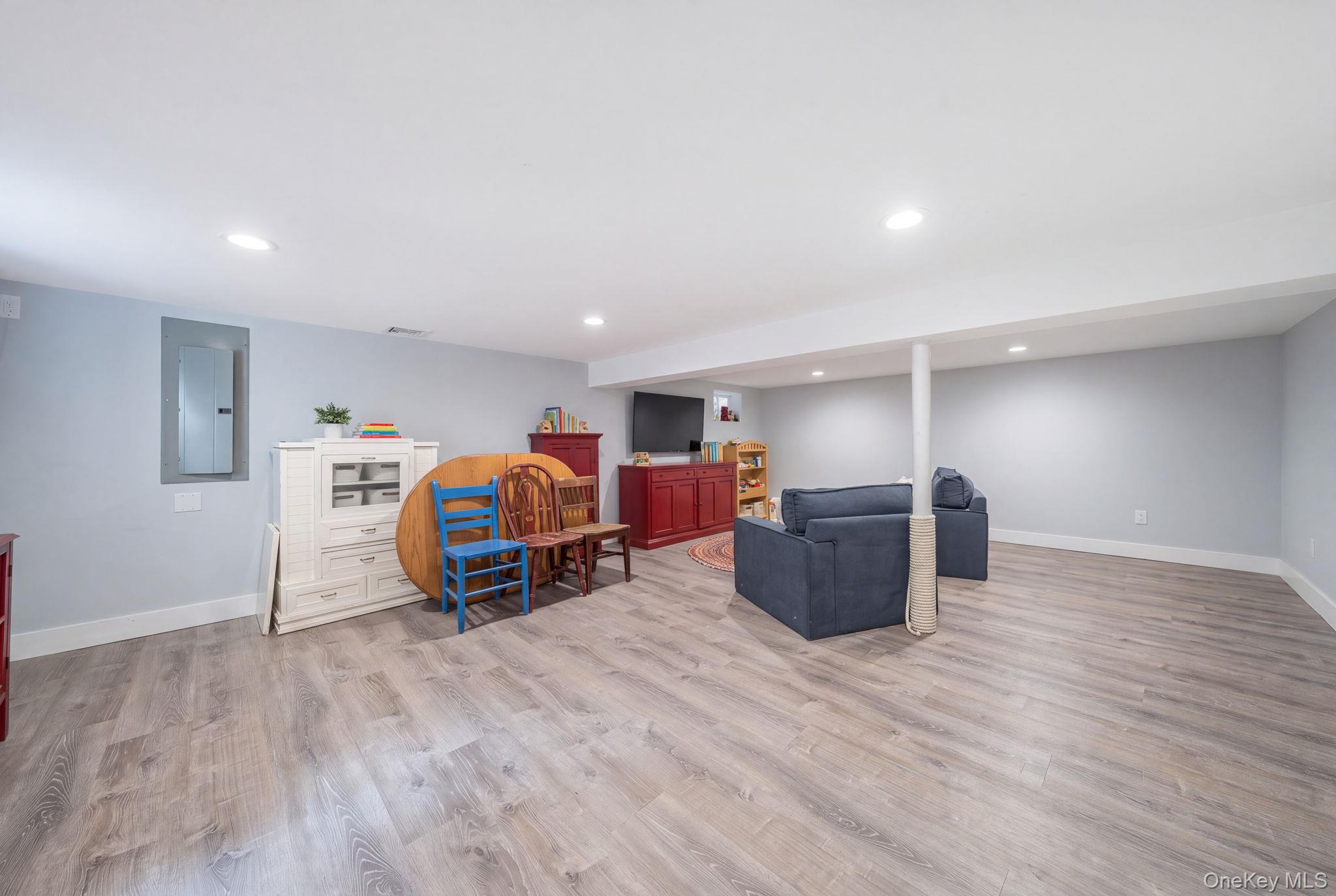 38 Middle Neck Road – For Sale photo 13