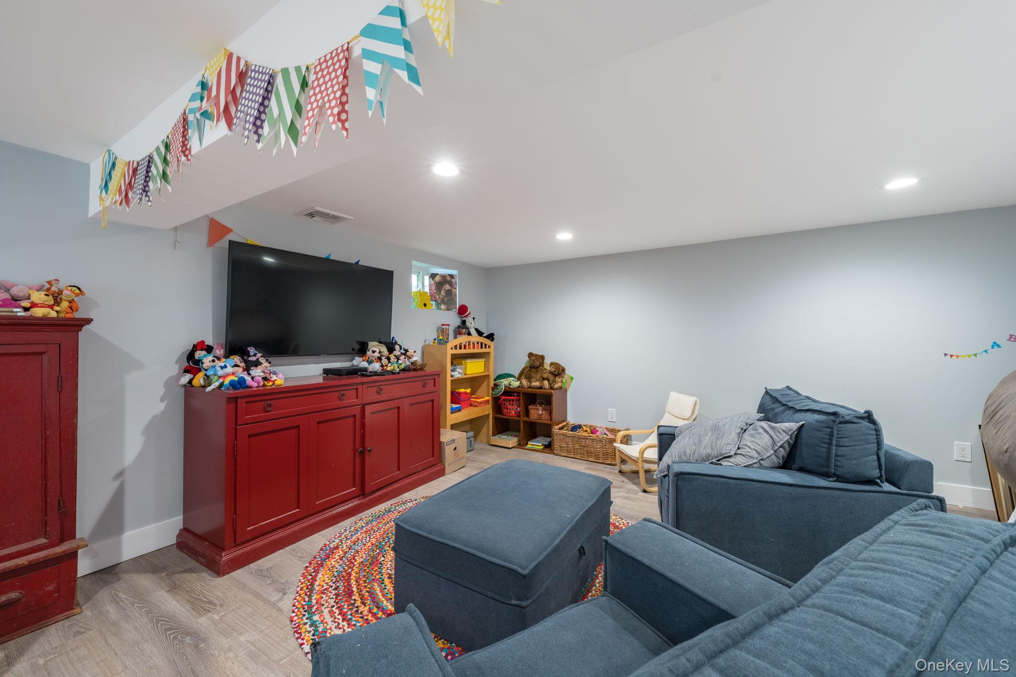 38 Middle Neck Road – For Sale photo 16