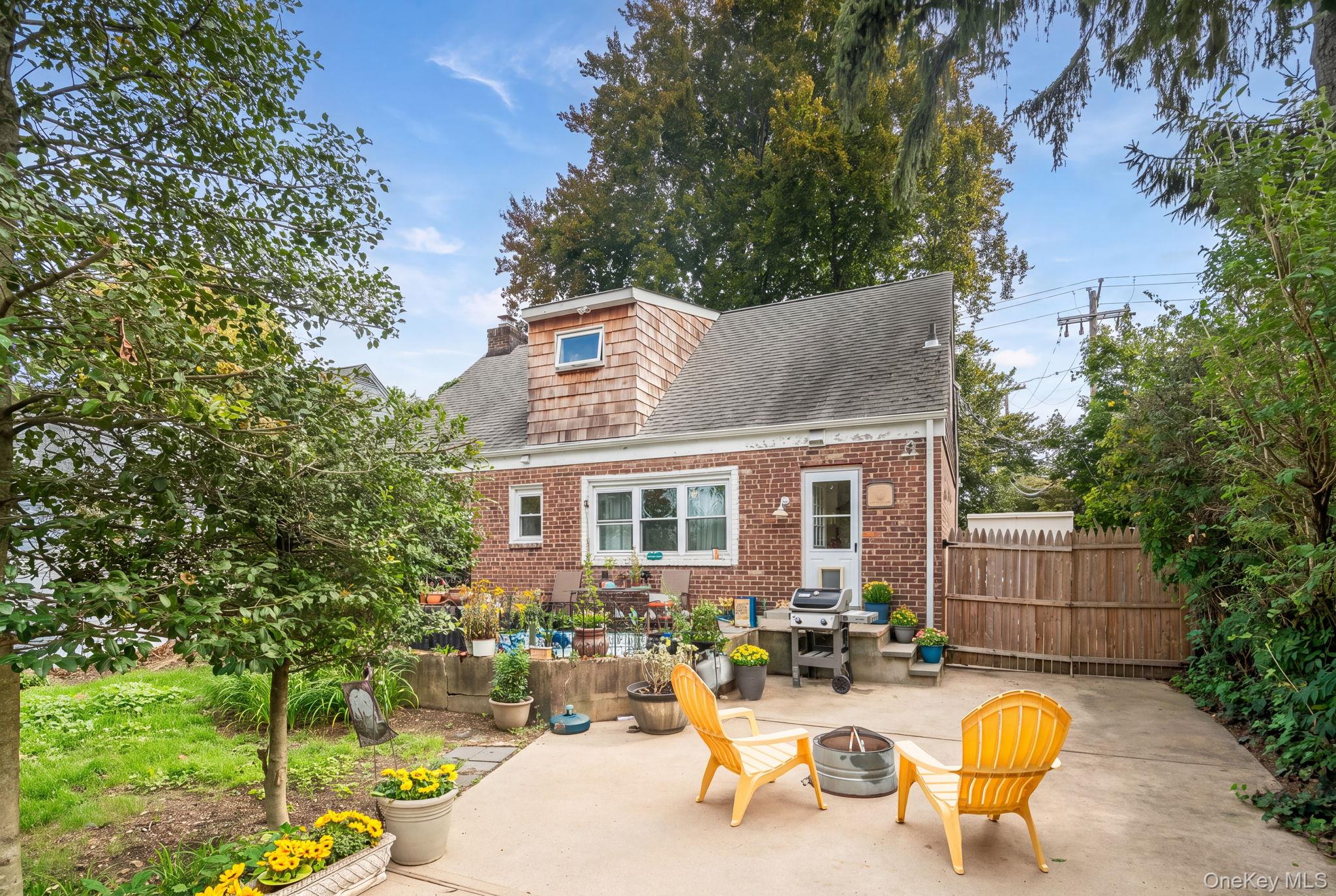 38 Middle Neck Road – For Sale photo 17