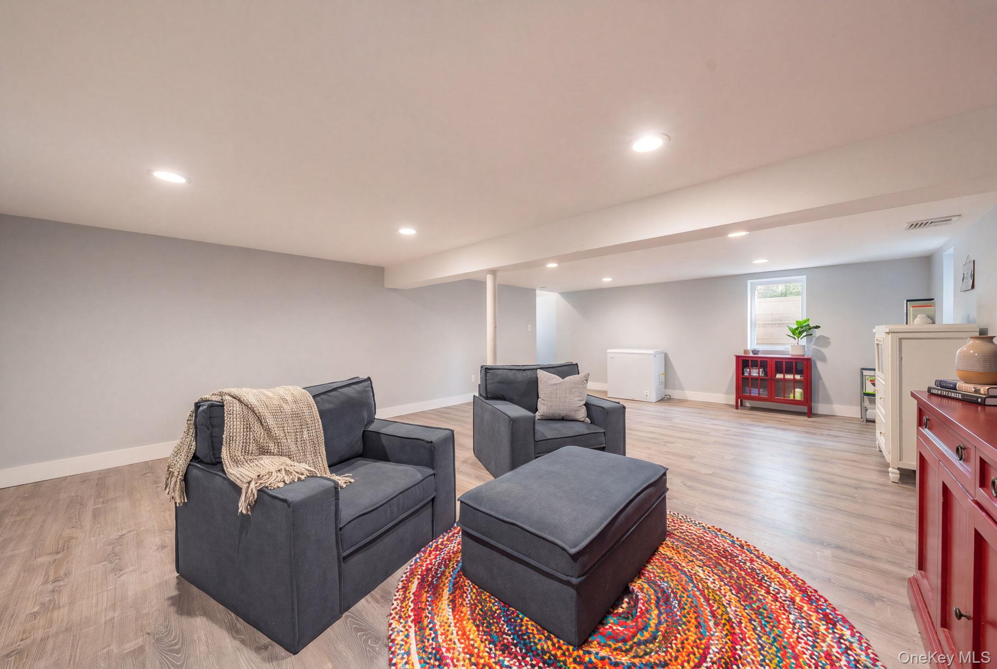 38 Middle Neck Road – For Sale photo 15