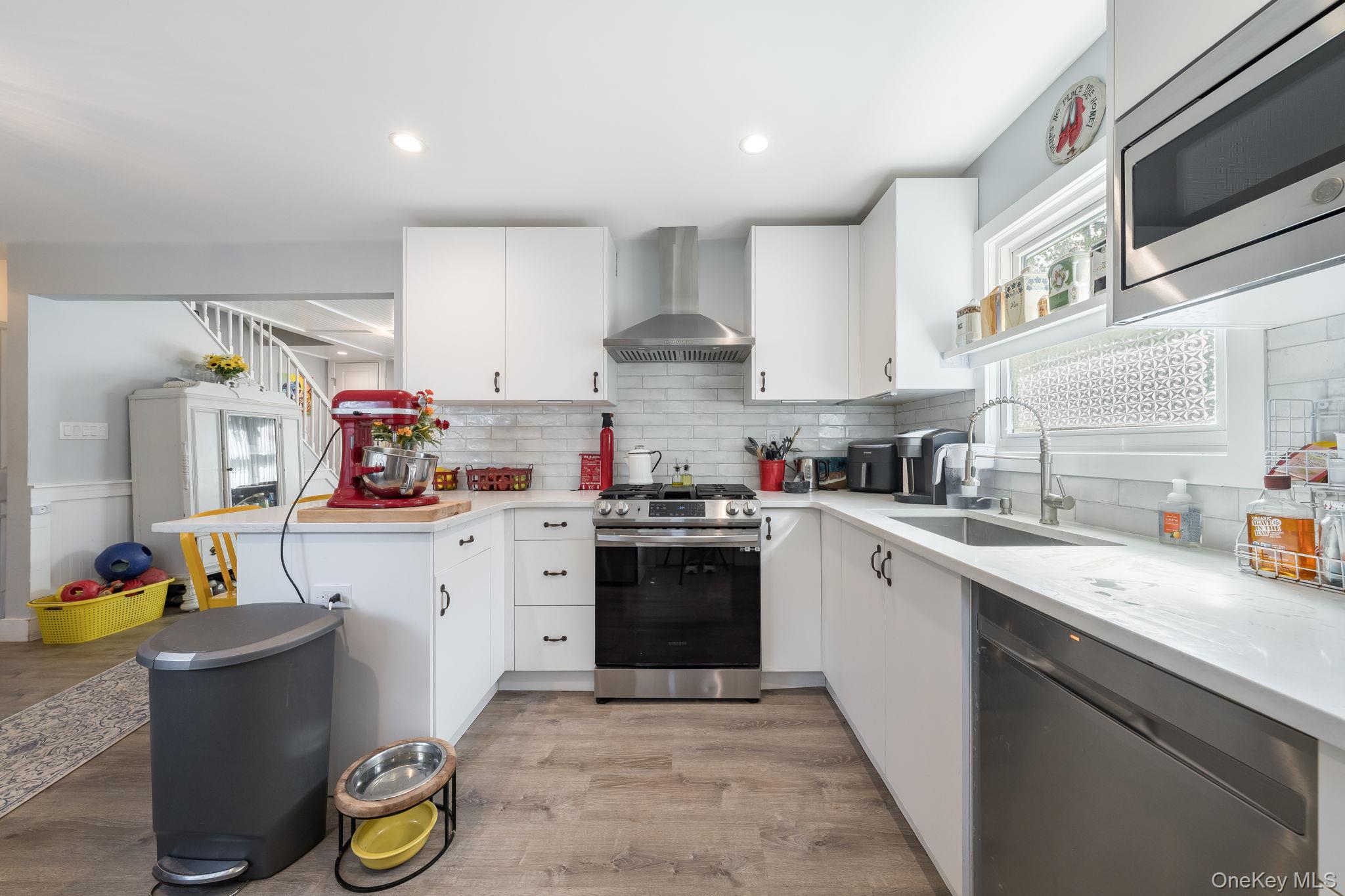 38 Middle Neck Road – For Sale photo 4