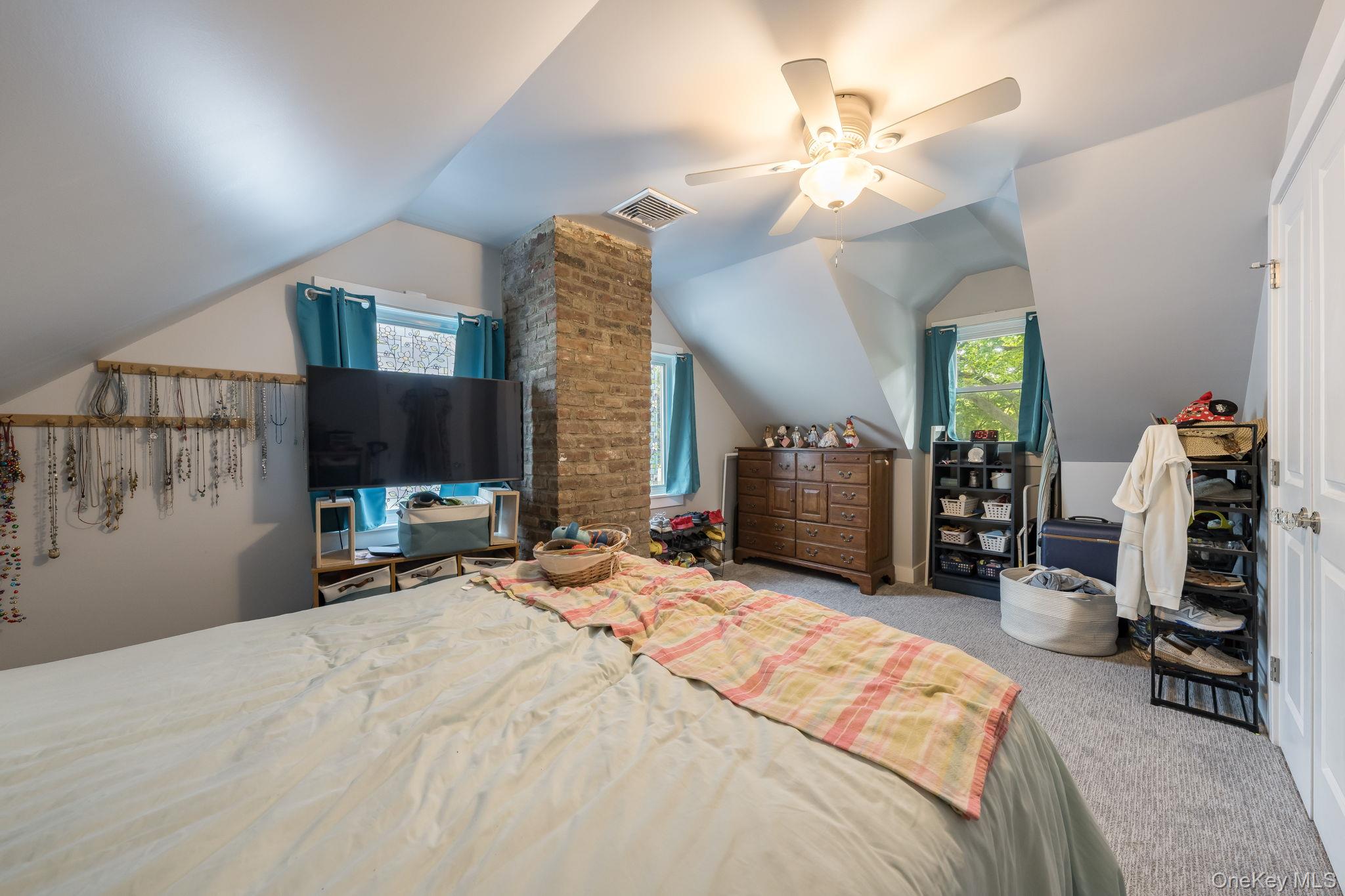 38 Middle Neck Road – For Sale photo 8