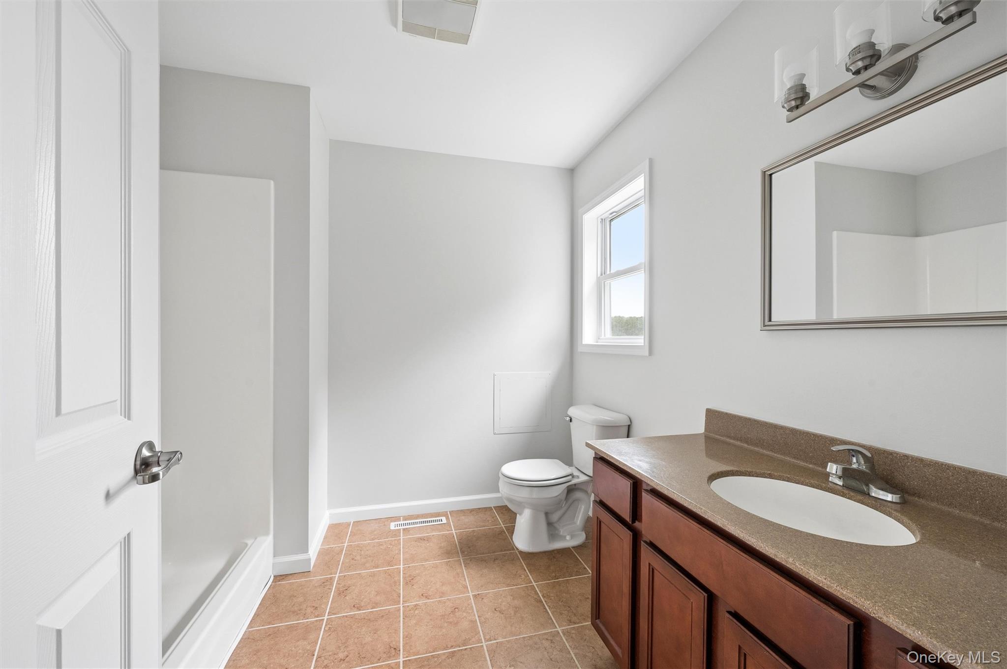 147A Old Country Rd – For Sale photo 18