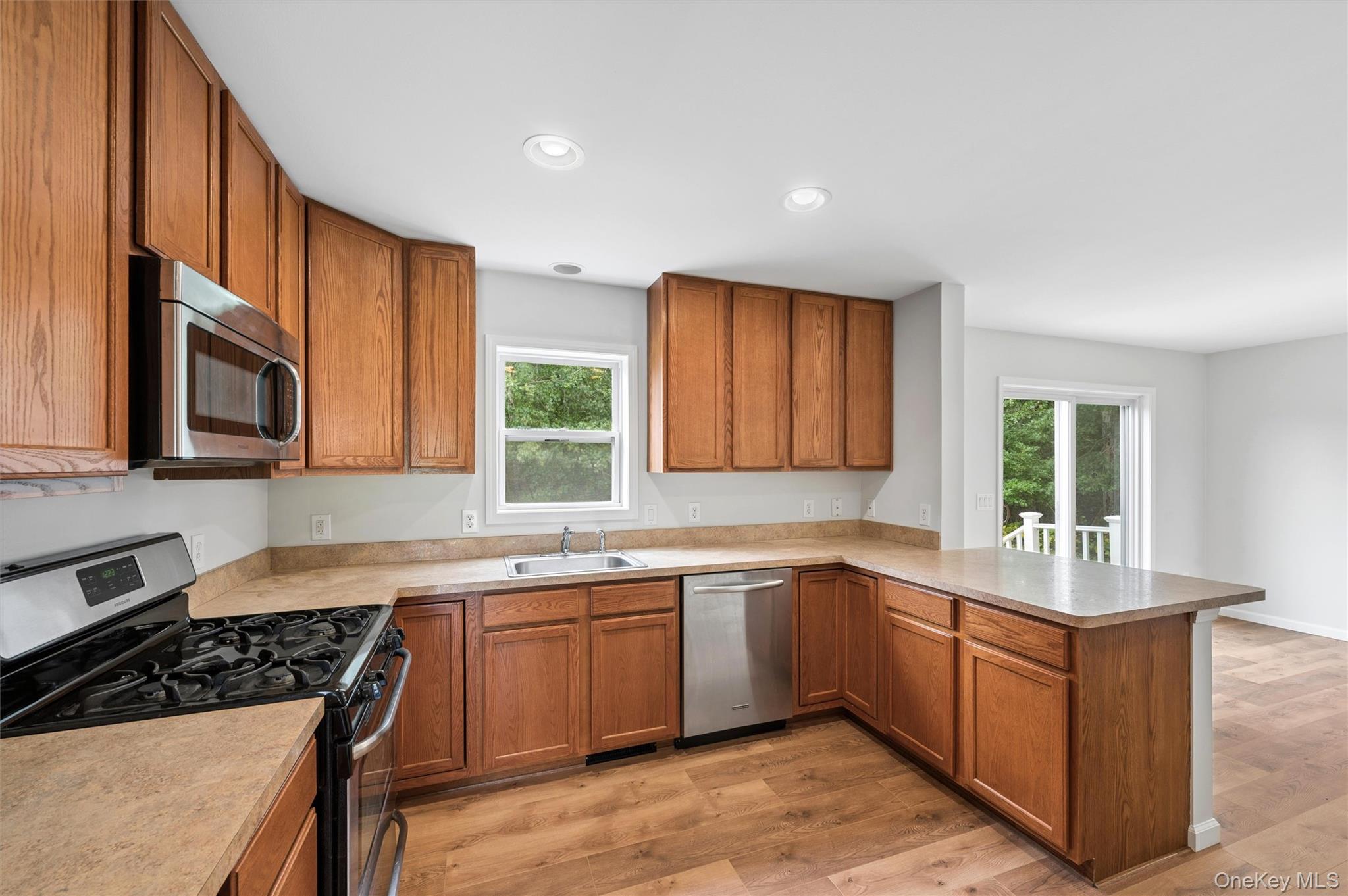 147A Old Country Rd – For Sale photo 2