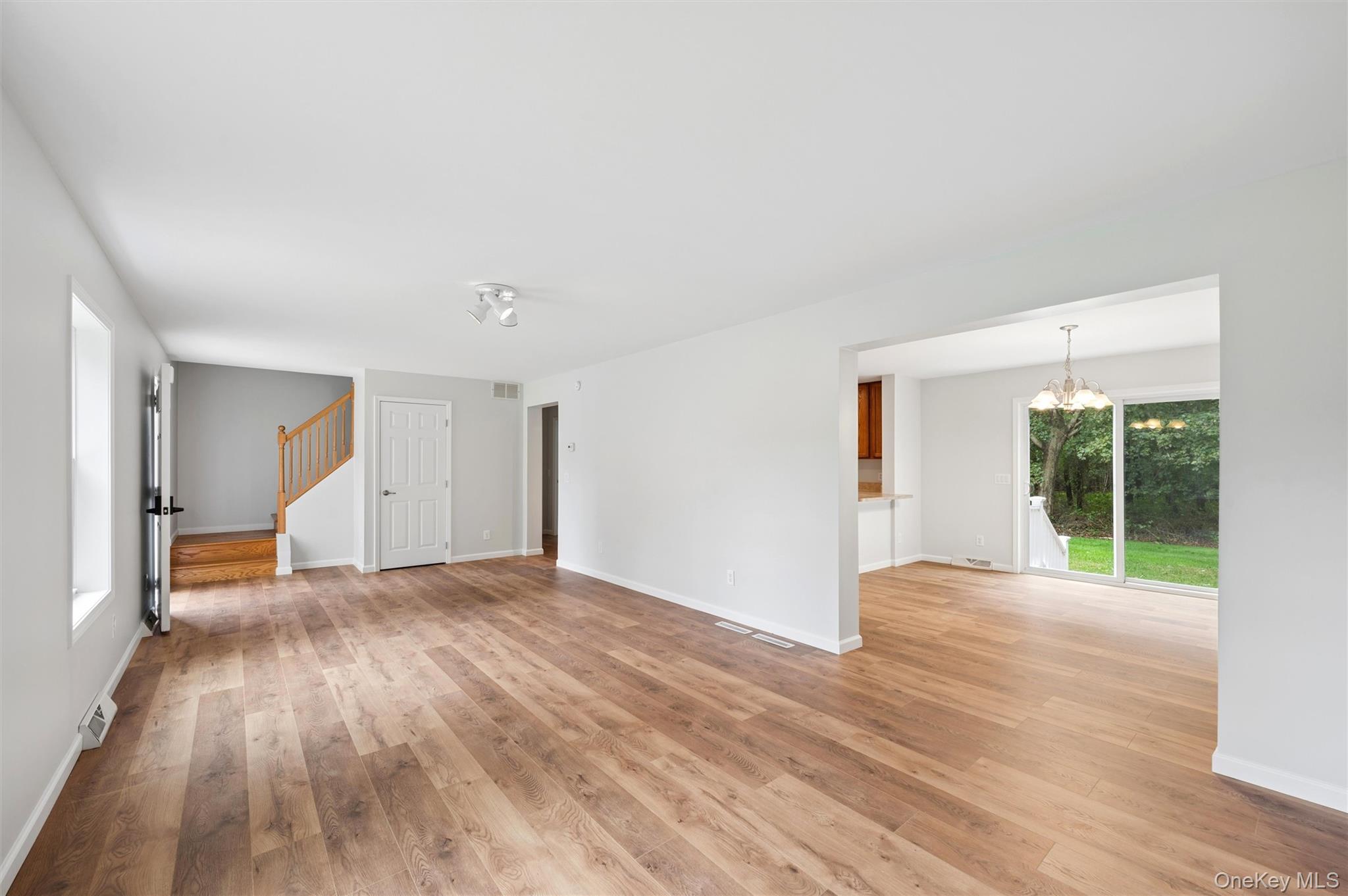 147A Old Country Rd – For Sale photo 6