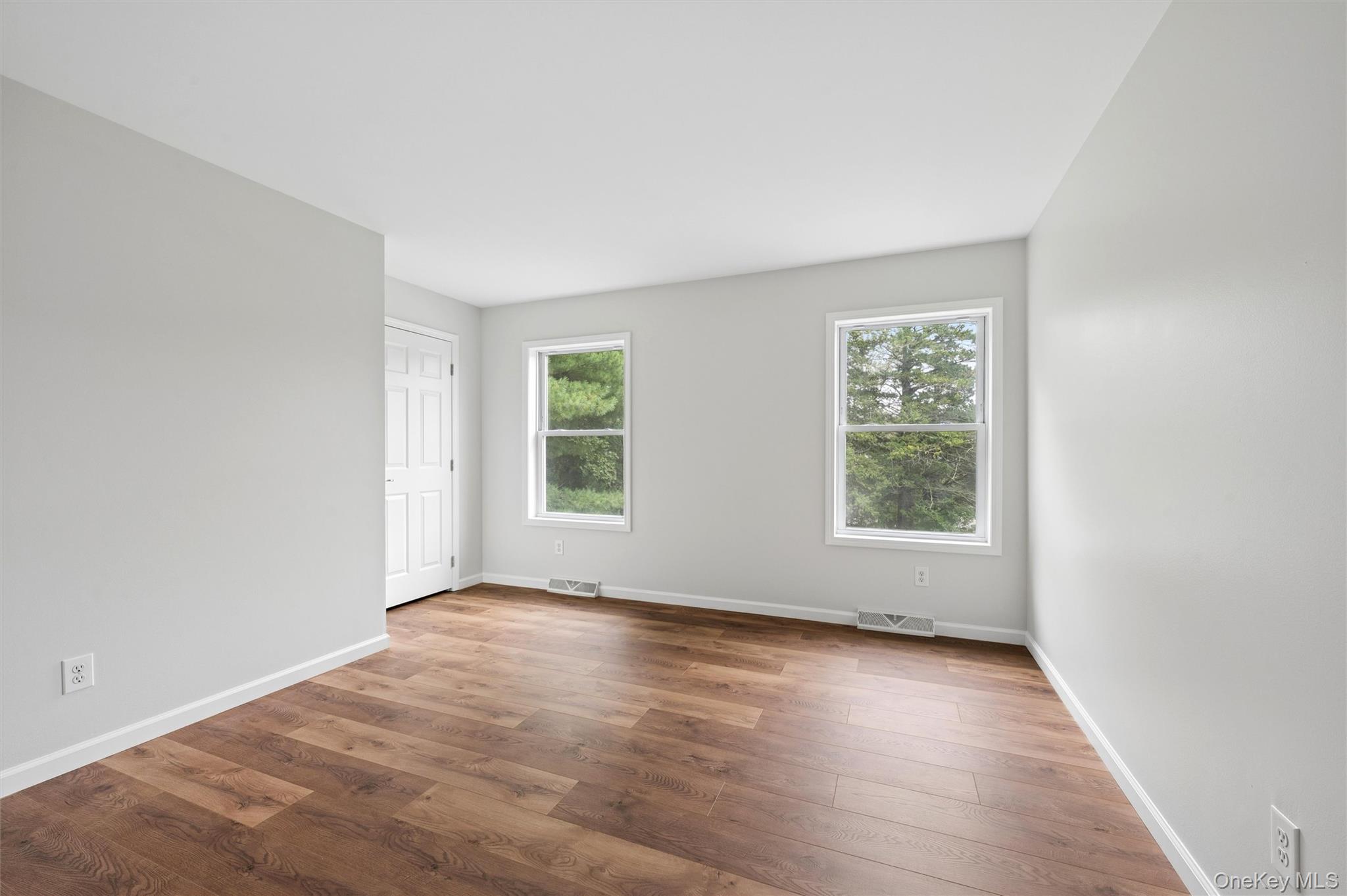 147A Old Country Rd – For Sale photo 5