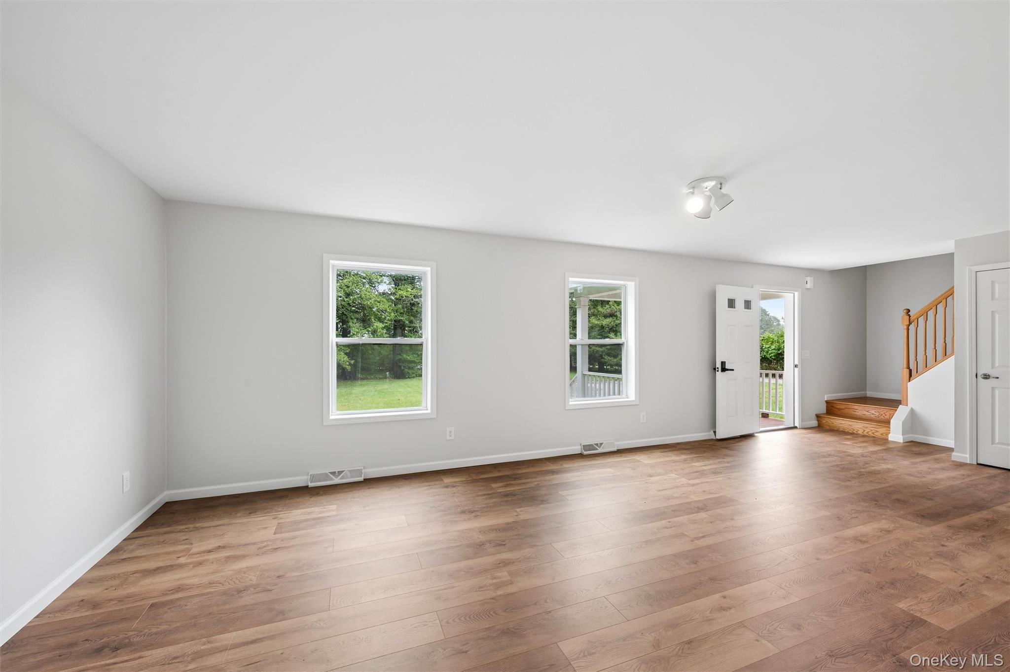 147A Old Country Rd – For Sale photo 10