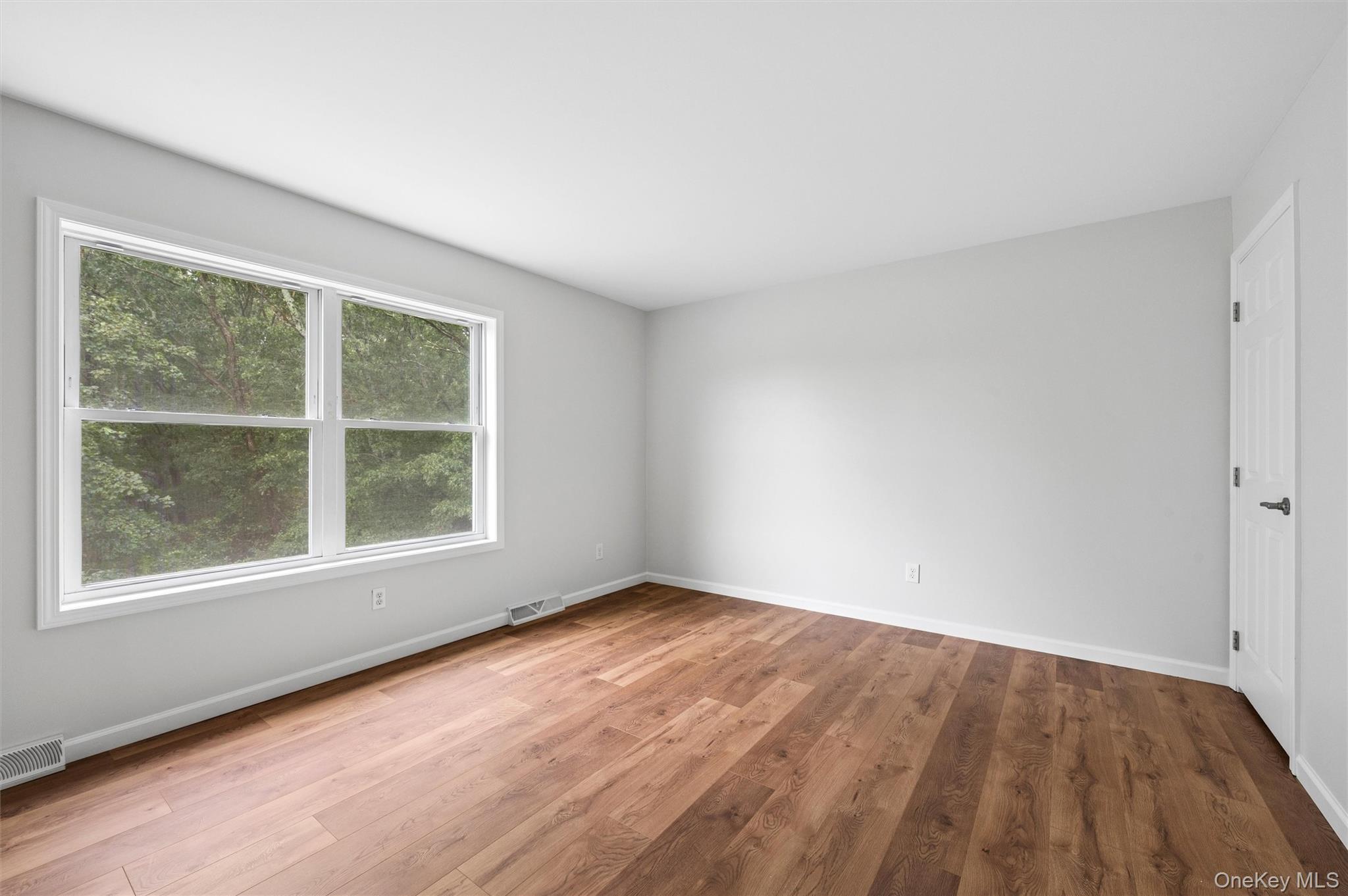 147A Old Country Rd – For Sale photo 16