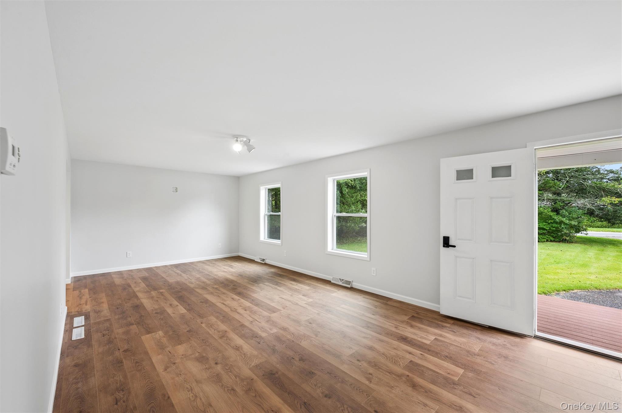 147A Old Country Rd – For Sale photo 9