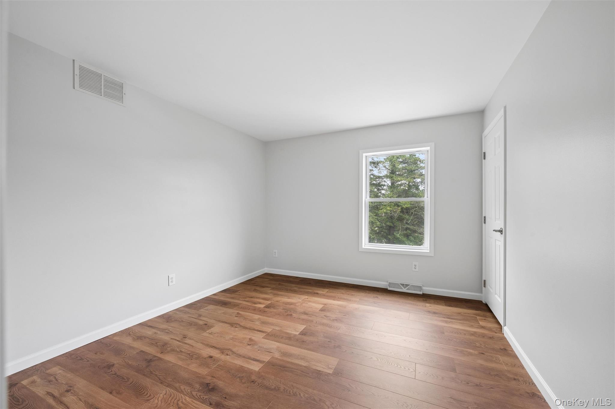 147A Old Country Rd – For Sale photo 15