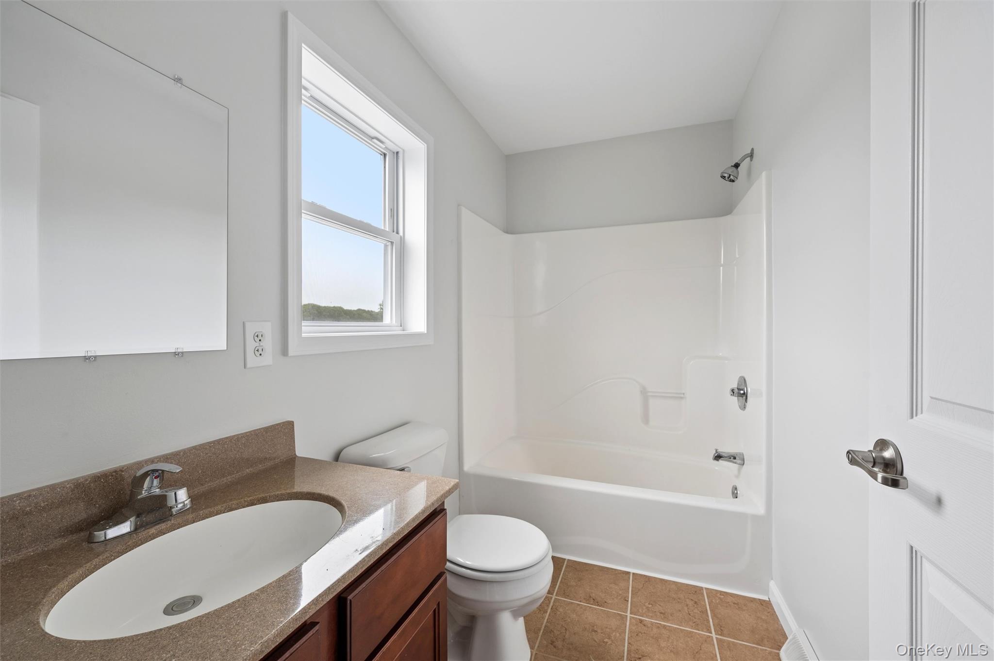 147A Old Country Rd – For Sale photo 14