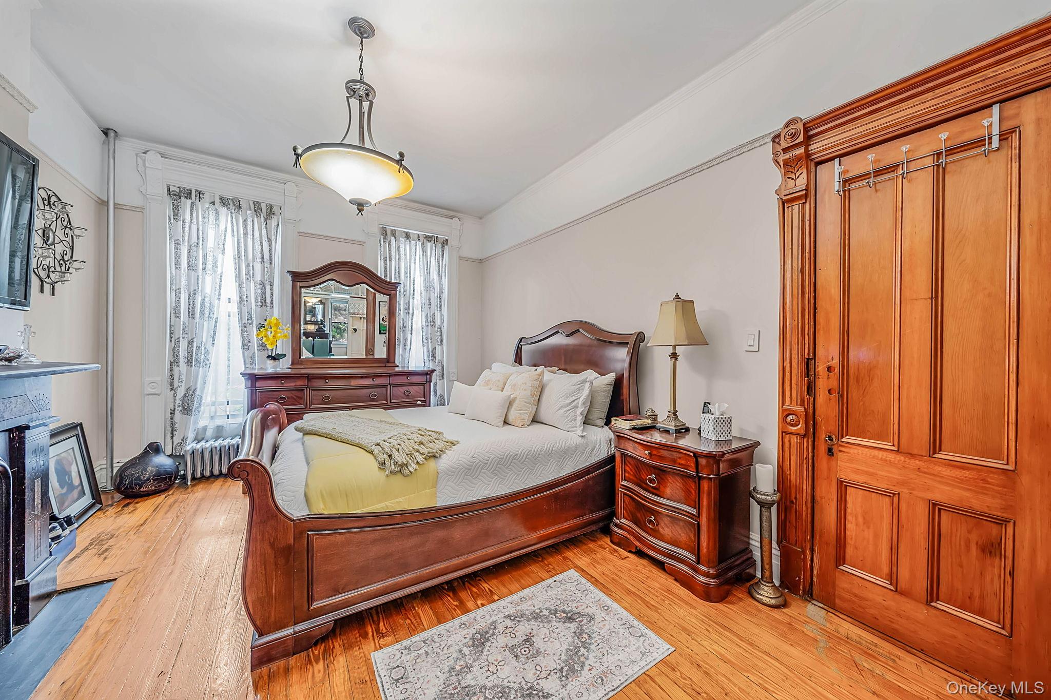 885A Putnam Avenue – For Sale photo 12