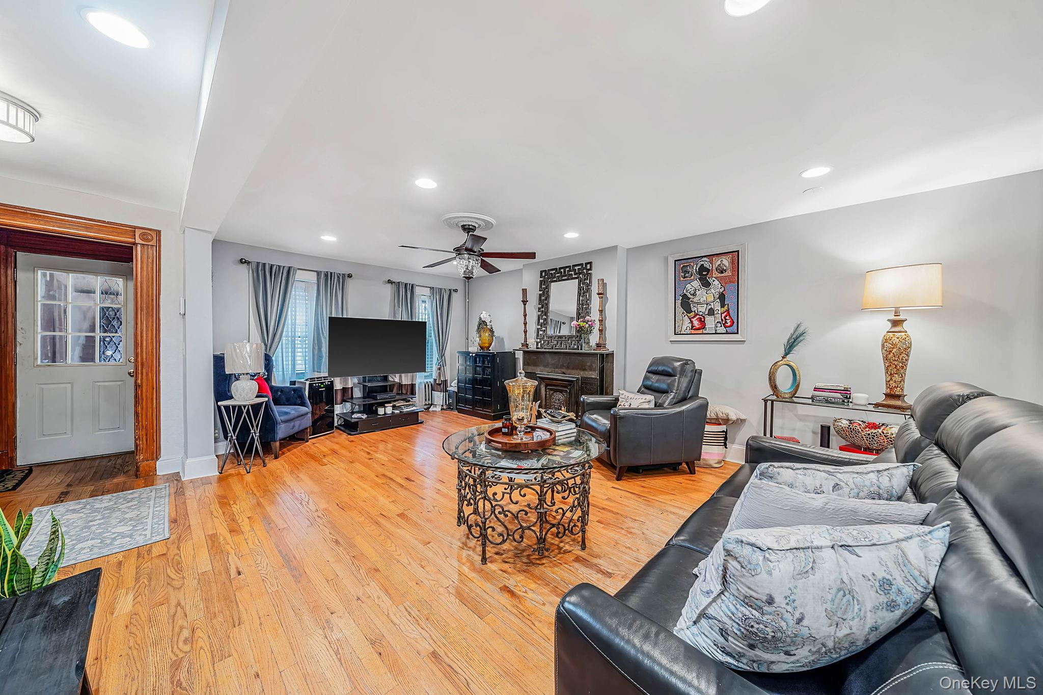 885A Putnam Avenue – For Sale photo 5