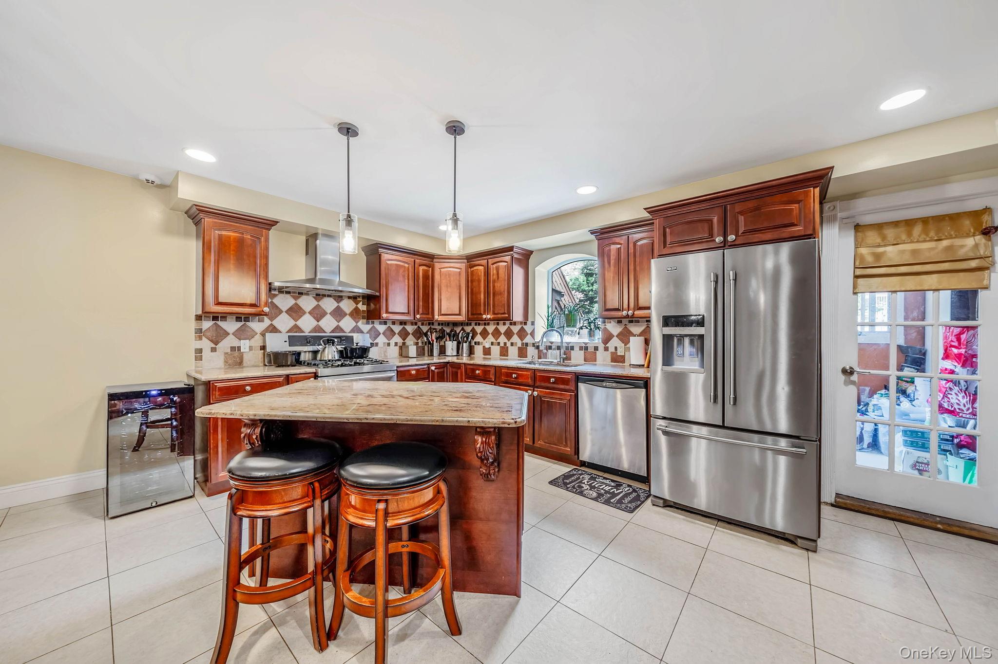 885A Putnam Avenue – For Sale photo 8