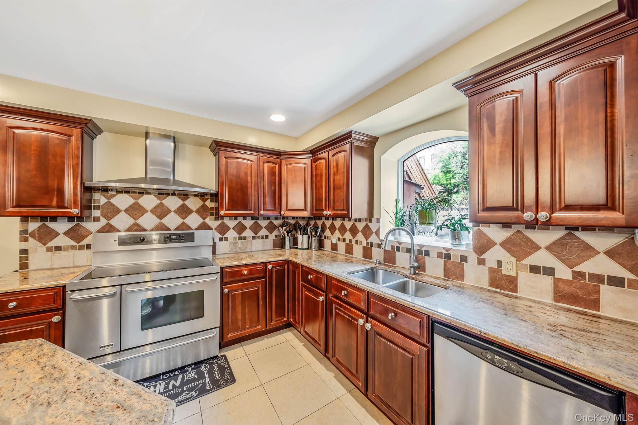 885A Putnam Avenue – For Sale photo 7