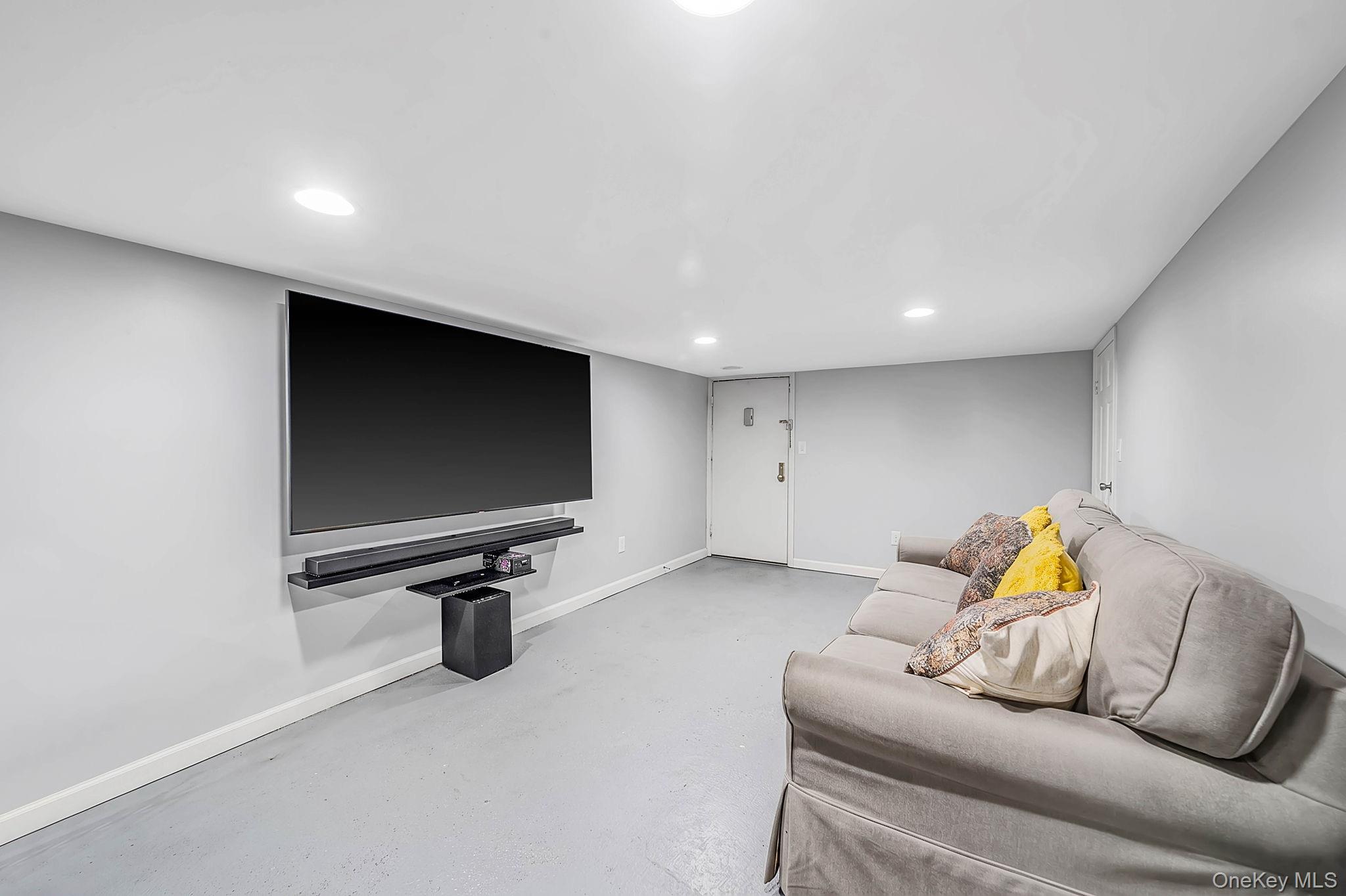 885A Putnam Avenue – For Sale photo 22