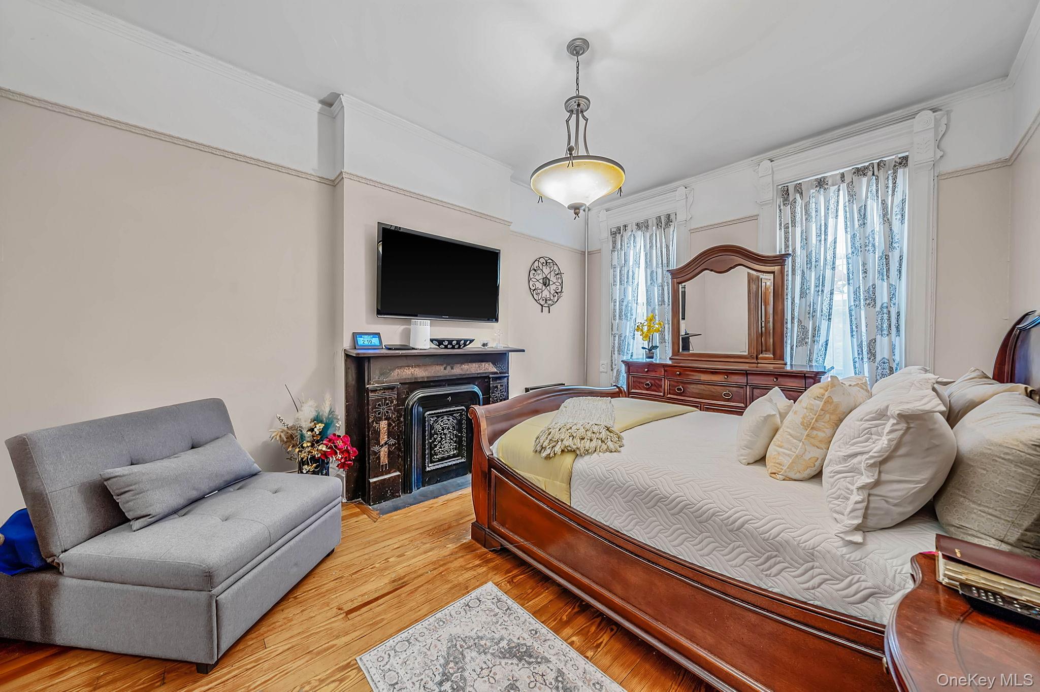 885A Putnam Avenue – For Sale photo 11
