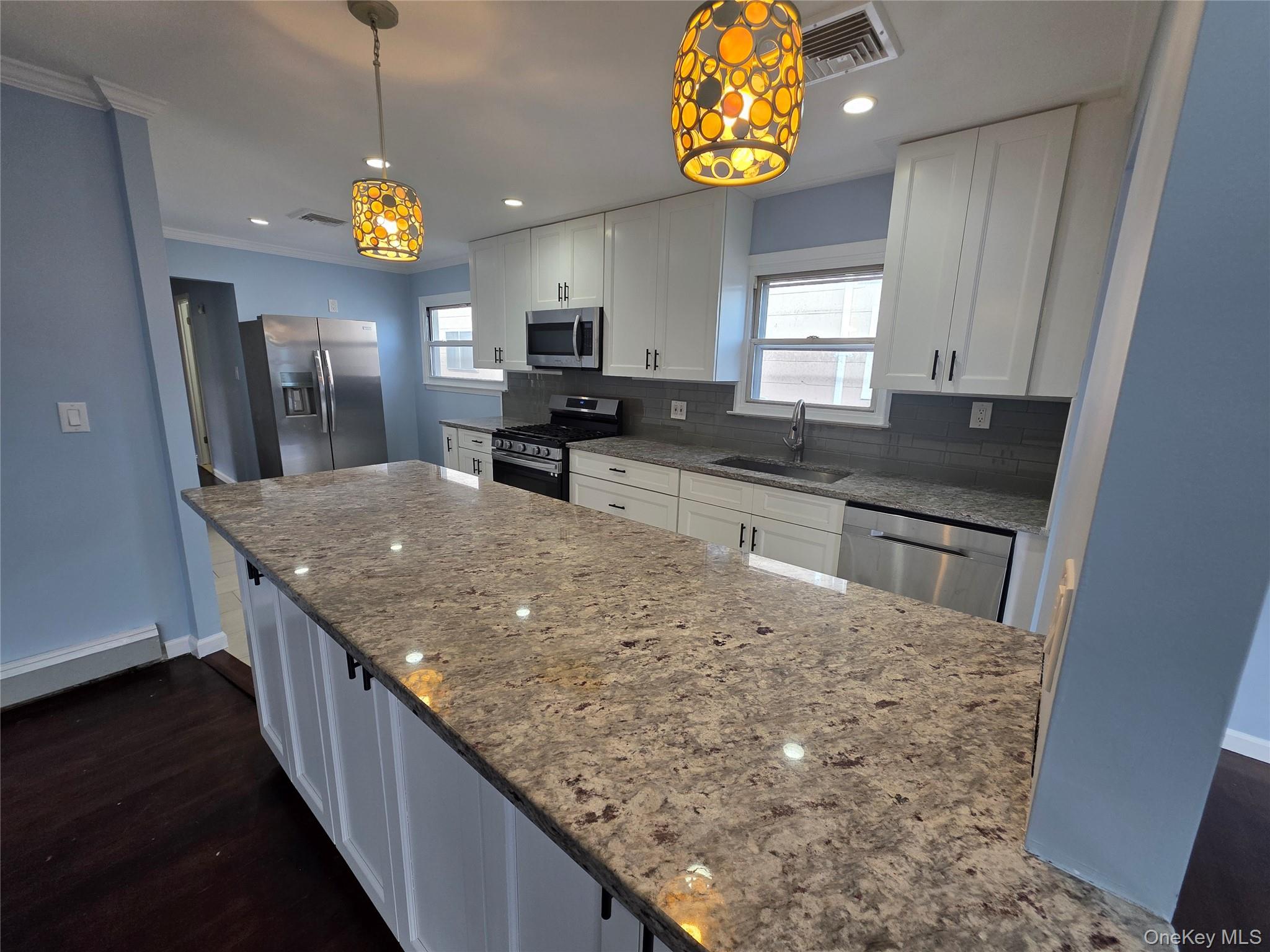 32-23 Plunkett Avenue, Unit 1 photo 4
