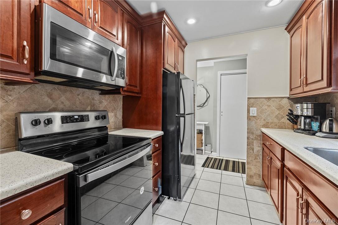 1 Granada Crescent, Unit 4 photo 5