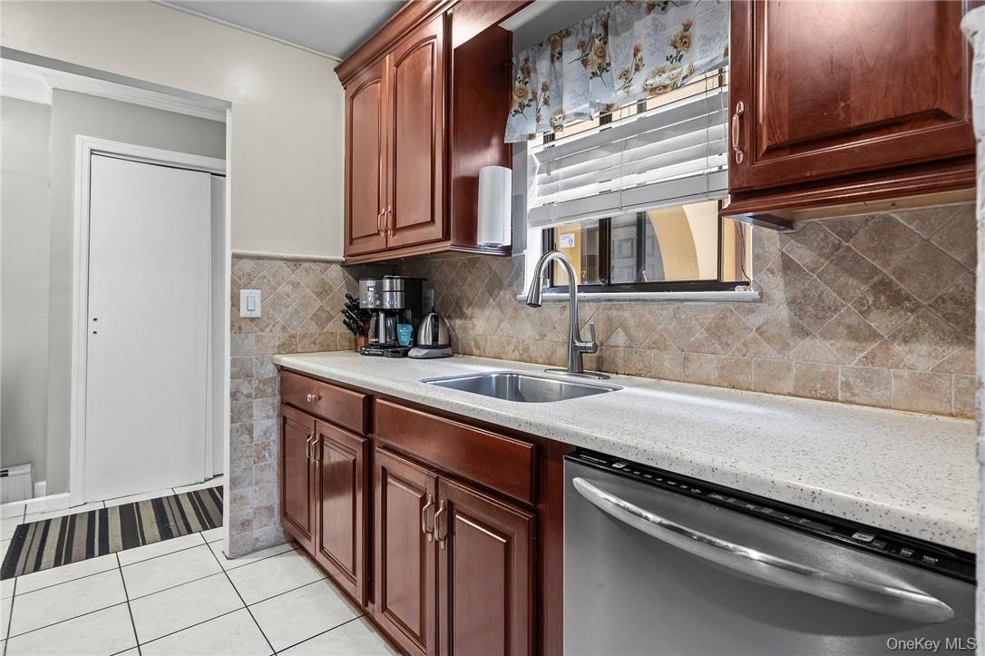 1 Granada Crescent, Unit 4 photo 3