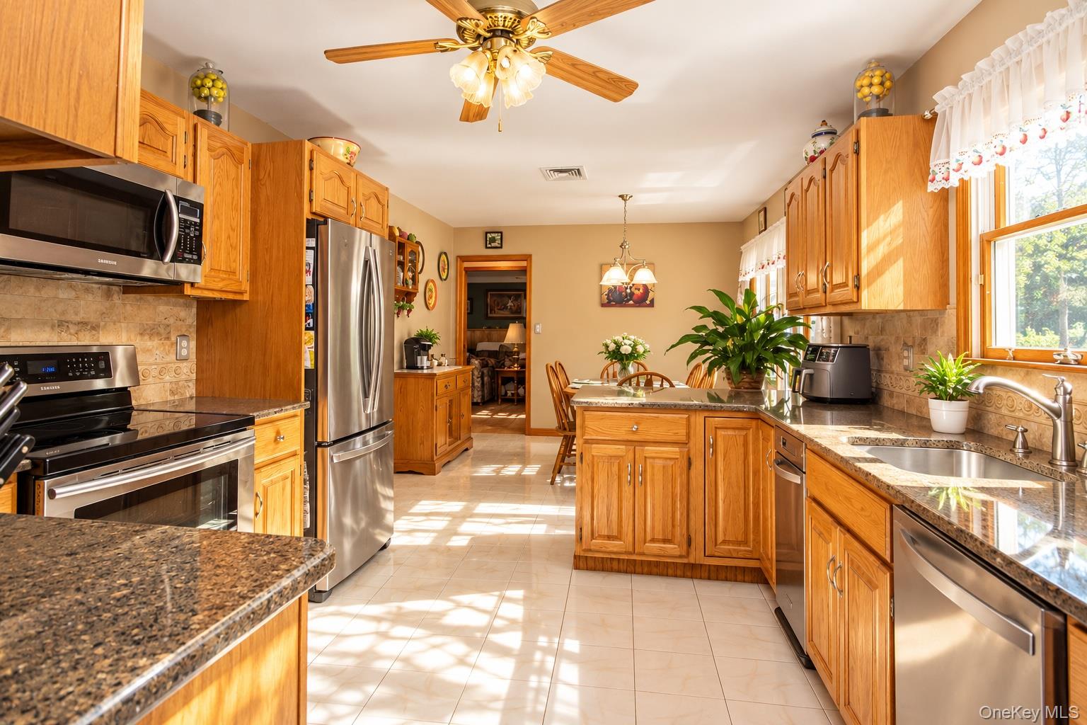 10 Marblestone – For Sale photo 4