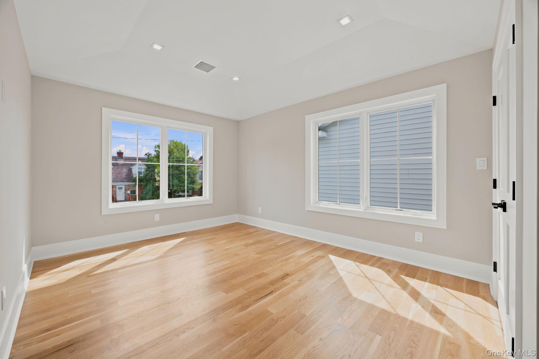 400 Langley Avenue – For Sale photo 16