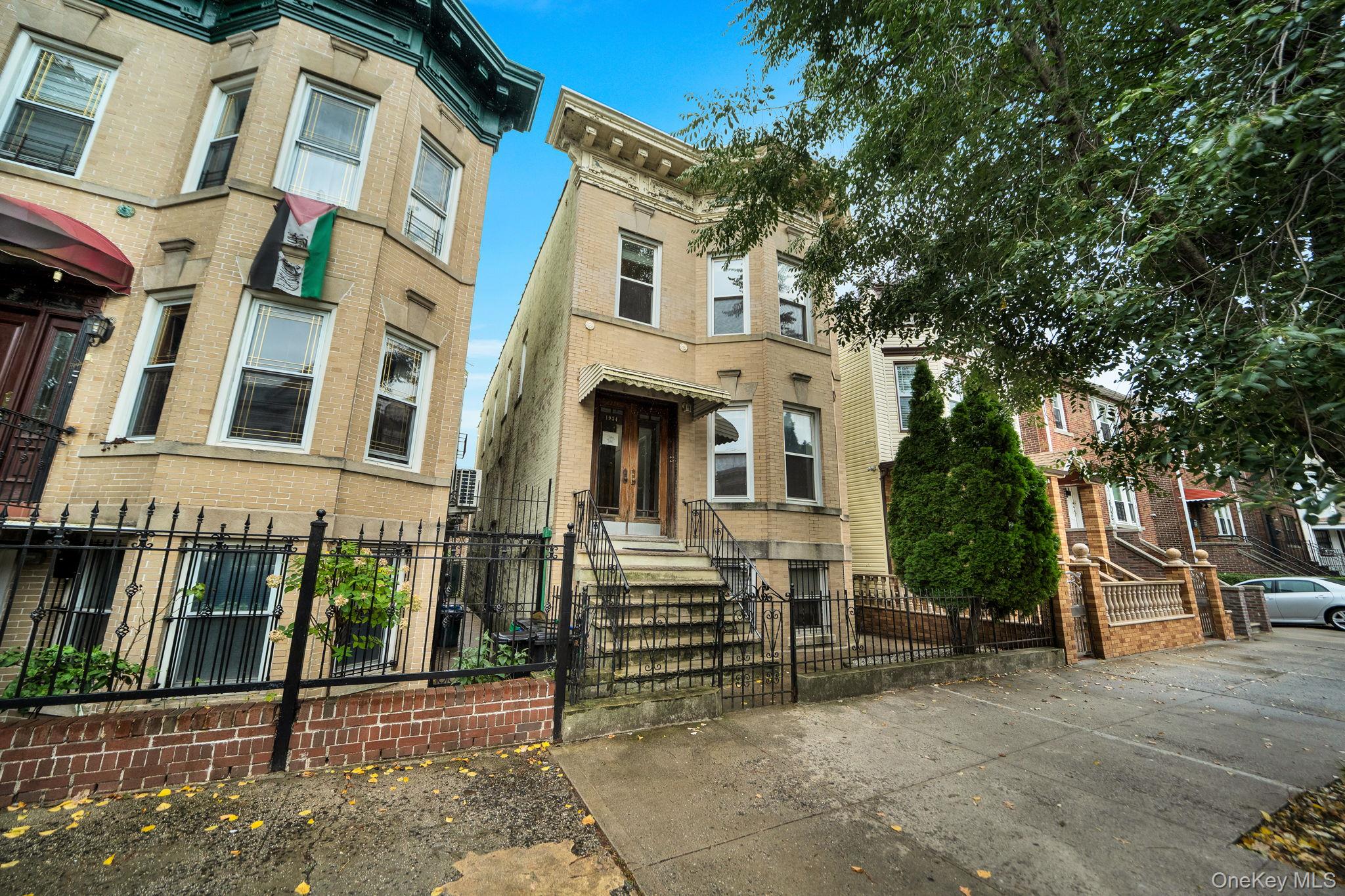 1934 Benedict Avenue – For Sale