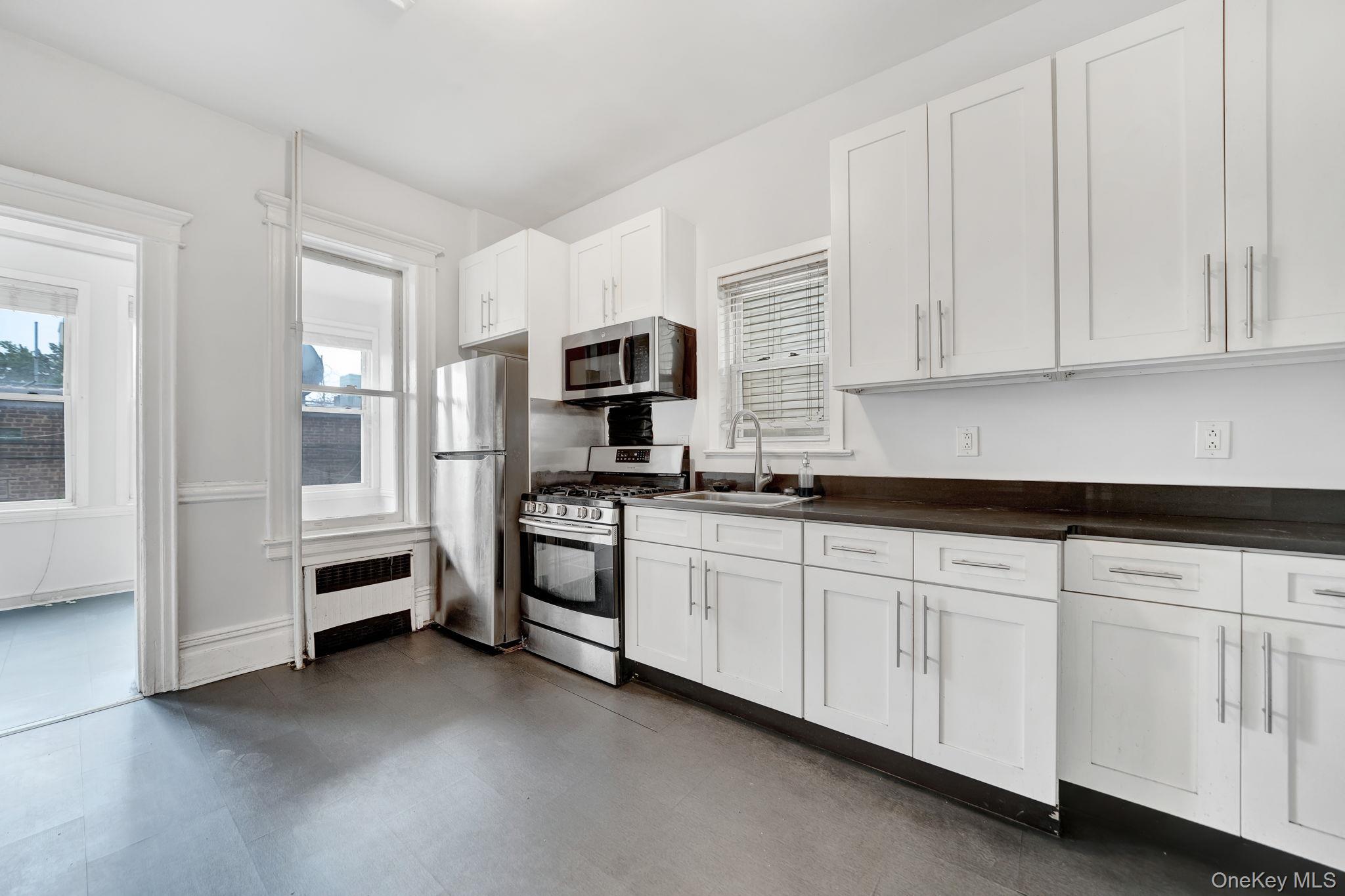 1934 Benedict Avenue – For Sale photo 4