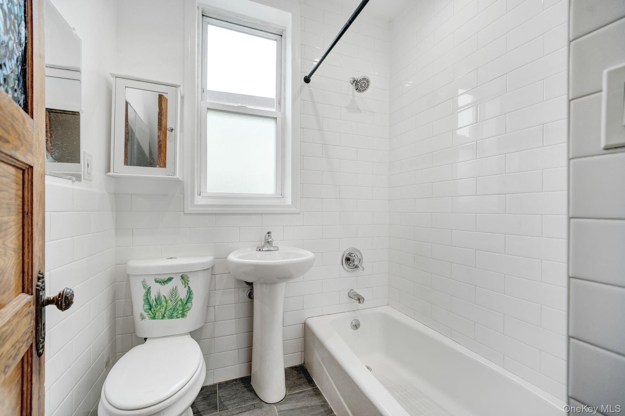 1934 Benedict Avenue – For Sale photo 19