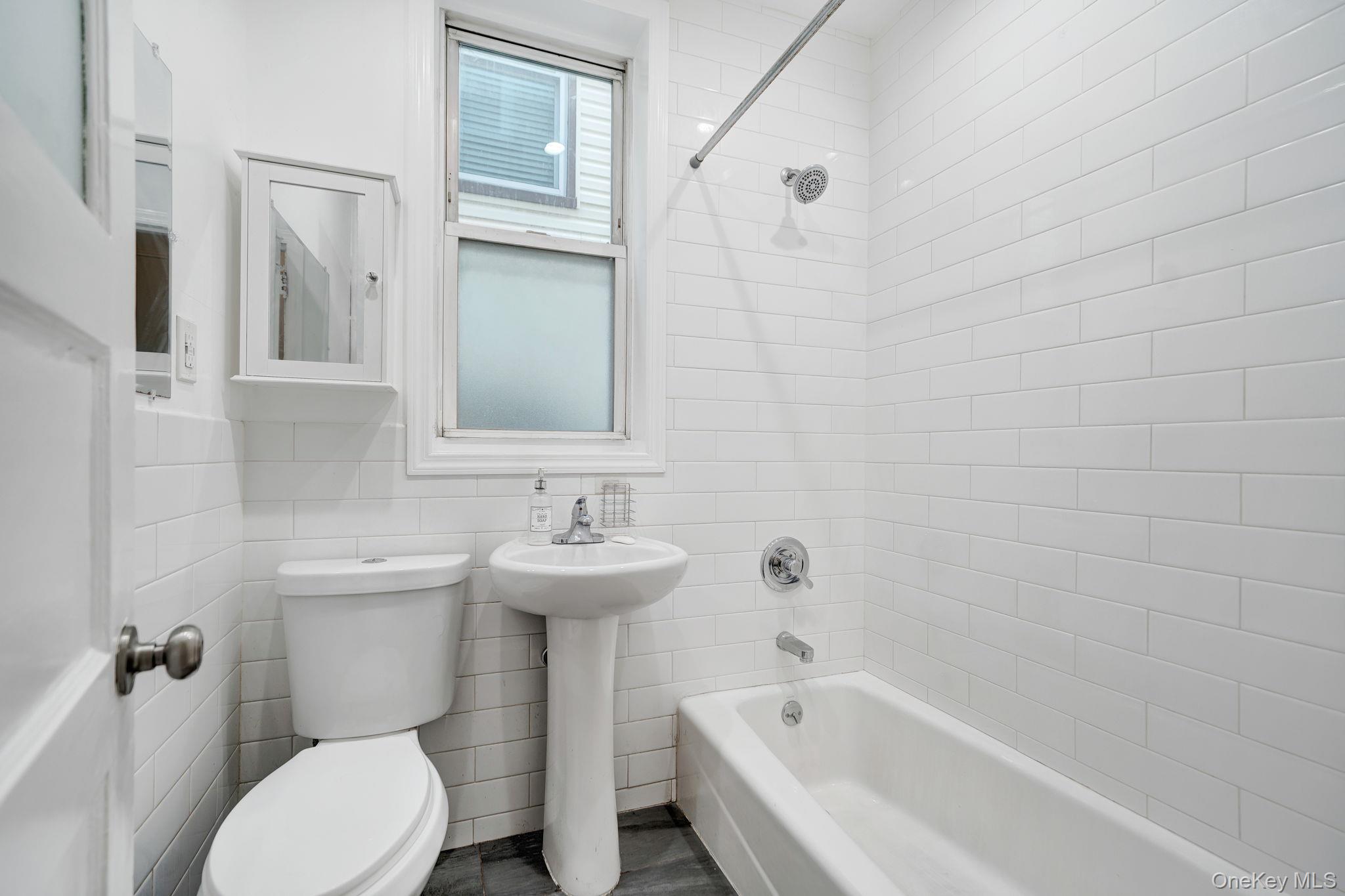 1934 Benedict Avenue – For Sale photo 9