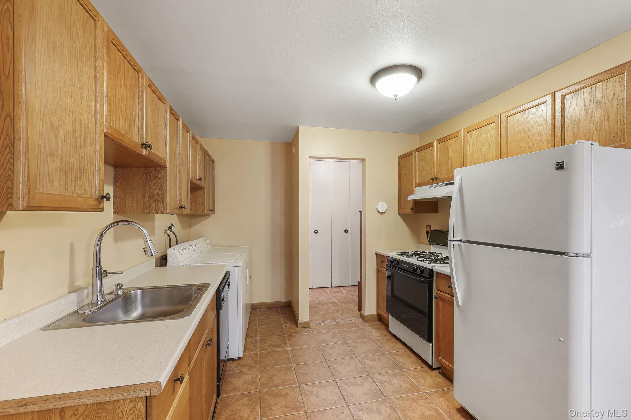 10 Alpine Drive, Unit D photo 15