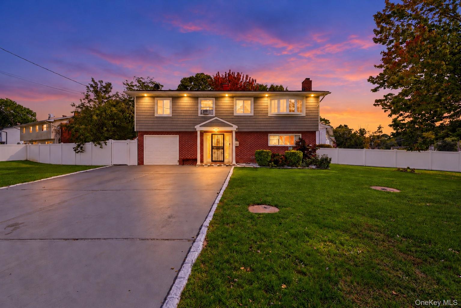 266 Riddle Street – For Sale