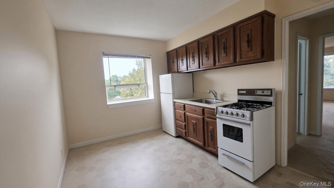 1523 Central Park, Unit 8F photo 2