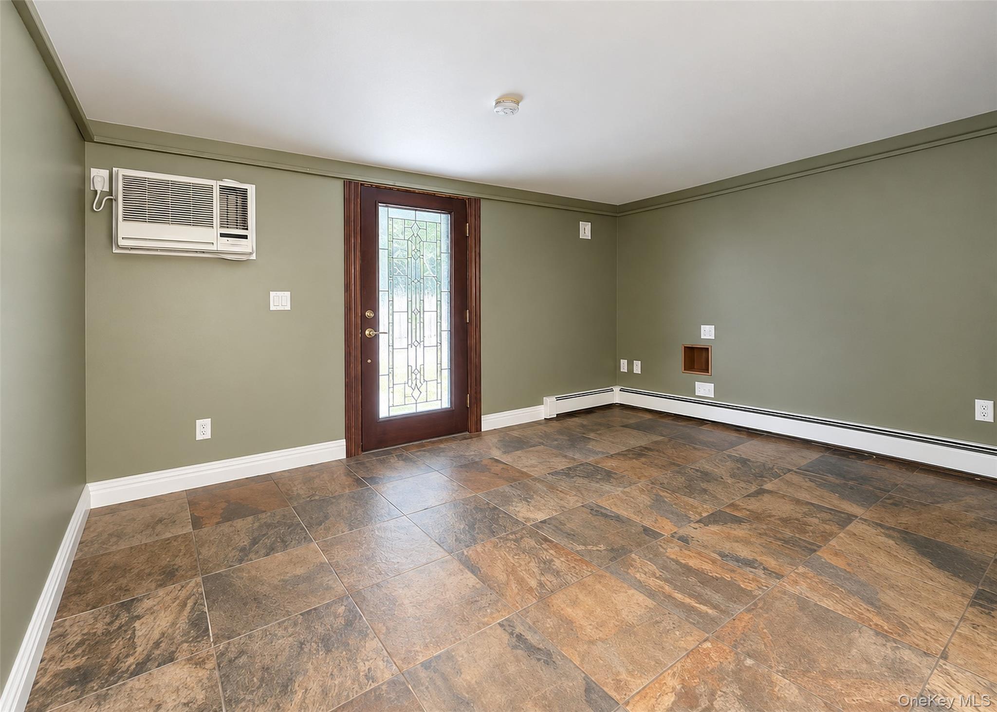 685 Carlls Path – For Sale photo 22