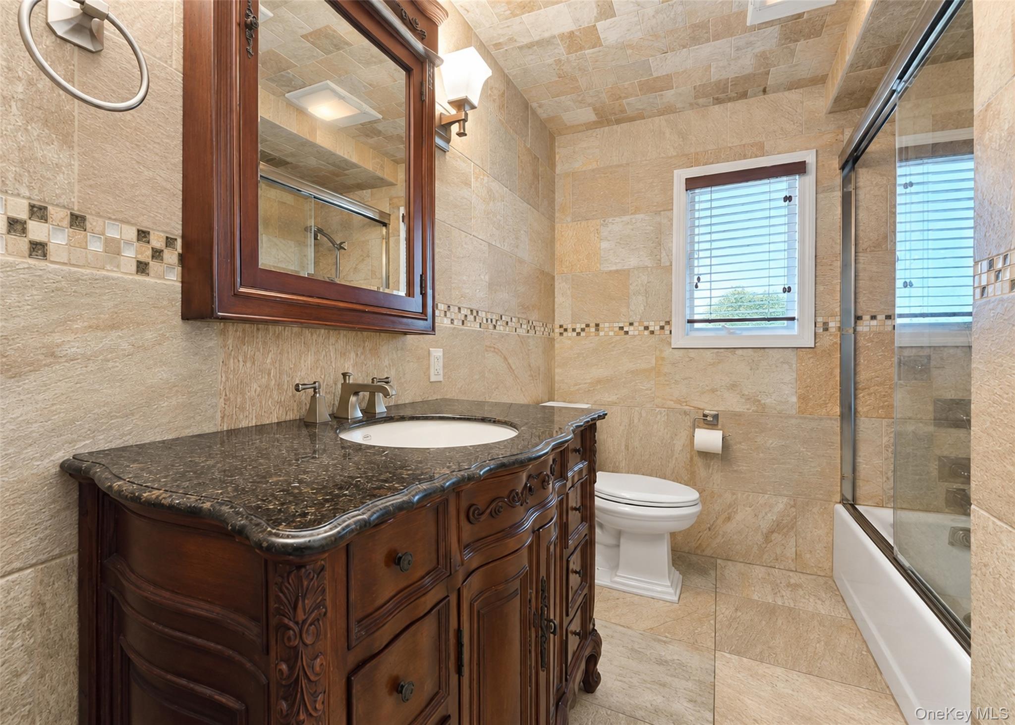 685 Carlls Path – For Sale photo 7