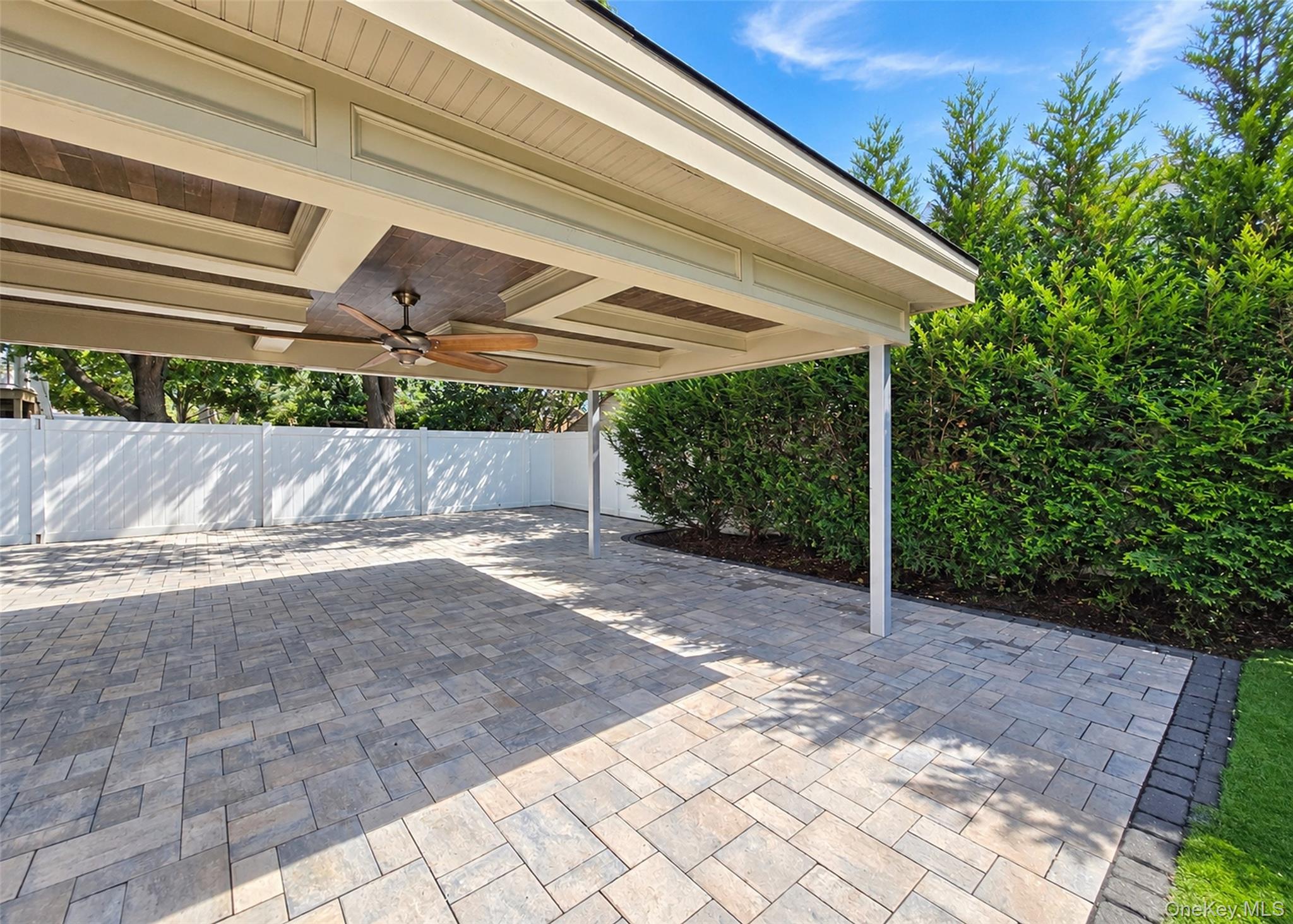 685 Carlls Path – For Sale photo 26